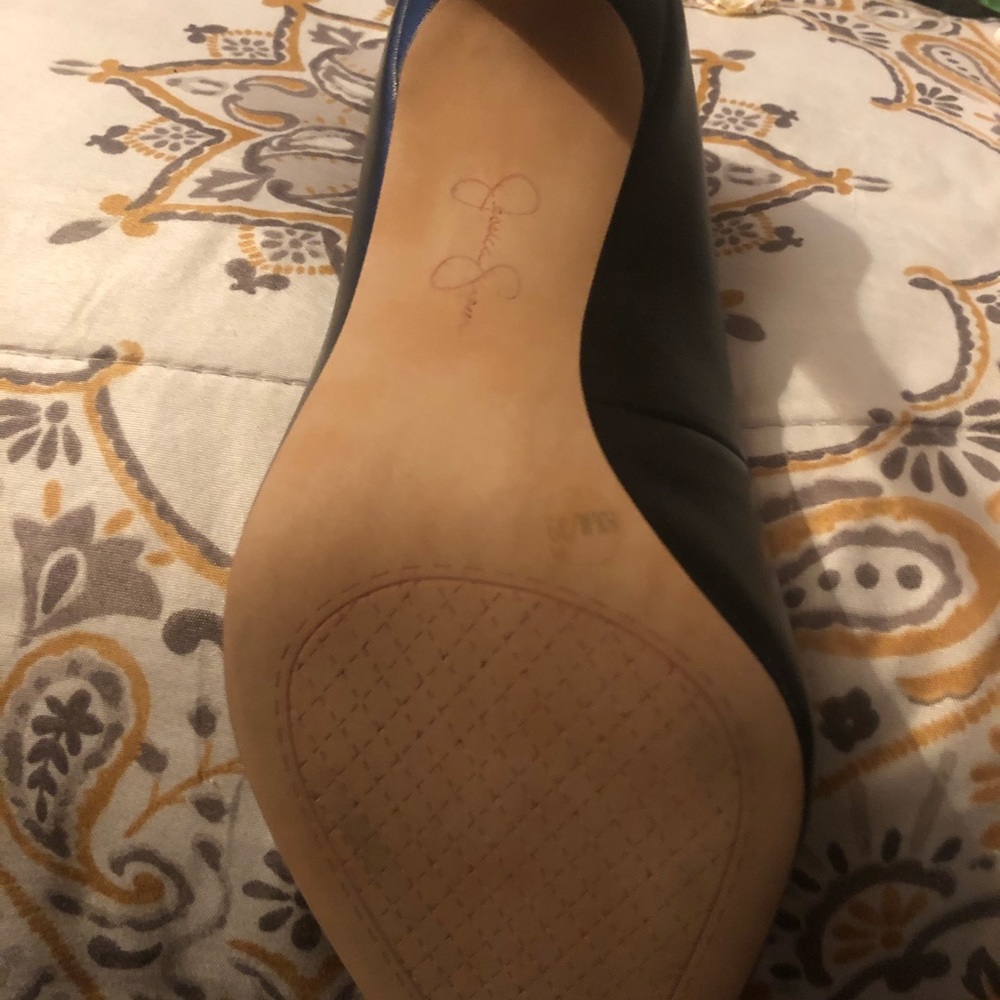 Shoes - Picture 3 of 4